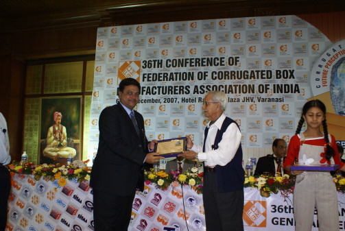 Sri Hemant Saraogi receiving a memento as President of EICMA