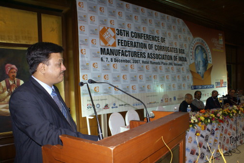 Sri Hemant Saraogi addressing the house at the conference